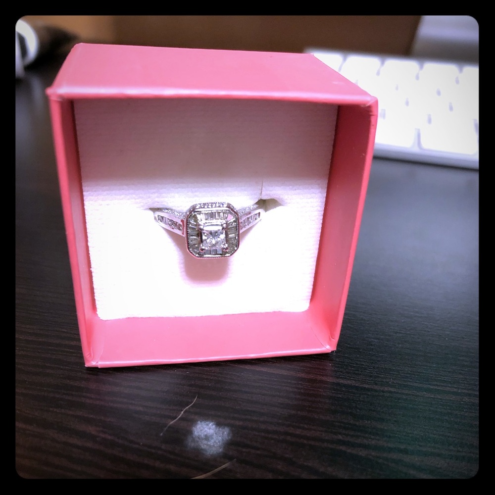 1.00 CTW Diamond Princess Cut Engagement Ring!
